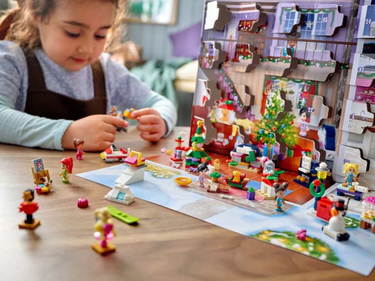 LEGO Adventné kalendáre 2021 (Friends, City, Marvel)