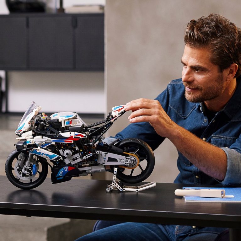 LEGO Technics 42130 BMW M1000 RR